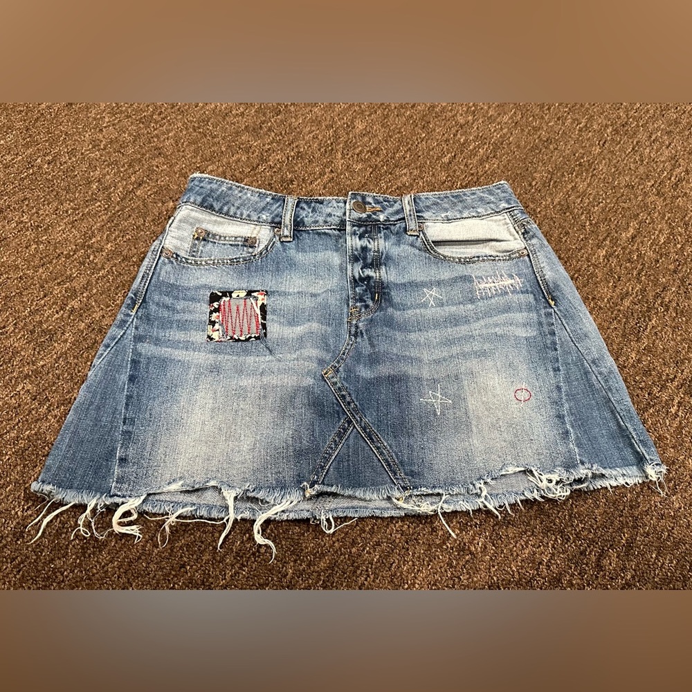 EUC American Eagle Skirt 4 Button Fly Denim Mini Raw Hem Short Pockets Blue